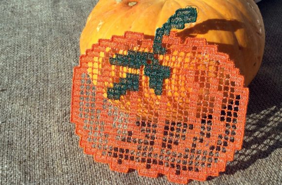 FSL Pumpkin Mug Rug: A Fall Embroidery Delight